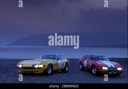 1971 Red Ferrari 365 GTB/4 Daytona Group 4 N.A.R.T.car e 1972 Ferrari 365GTB/4 Daytona petizione S2 n il giallo del team belga Ecurie Francochamps. Foto Stock