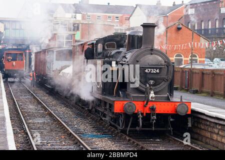 Treno a vapore sulla Ferrovia East Lancs Foto Stock