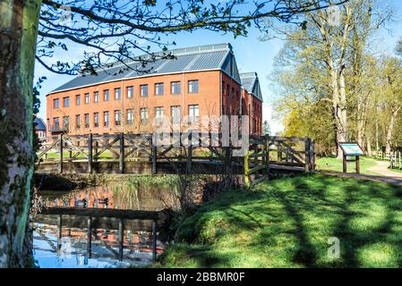 Il forum, council building a Towcester, Northamptonshire, Inghilterra Foto Stock