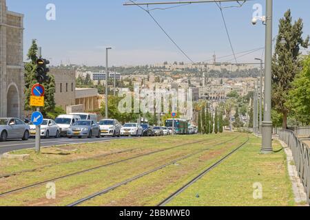 Vista dalla porta Nuova alle nuove parti di Gerusalemme Foto Stock