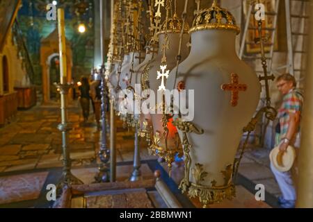 Pietra d'inction nella chiesa del Santo Sepolcro a Gerusalemme Foto Stock