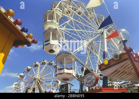 Big Wheel al vecchio parco giochi Peter Pans ora chiamato Aventure Island, Southend-on-Sea, Southend, Essex, Inghilterra, Regno Unito. Circa 1990s Foto Stock