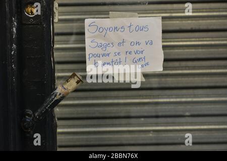 COVID-19 : Fermeture des commerces à Parigi Foto Stock