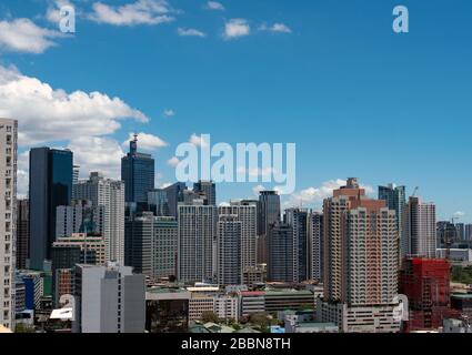 Metro Manila delle Filippine durante una chiara giornata luminosa Foto Stock