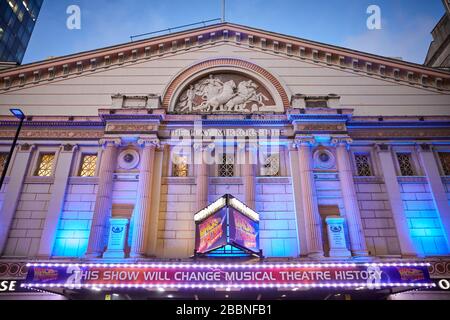 Grade II ha elencato l'Opera House in Quay Street, Manchester, Inghilterra di notte Foto Stock