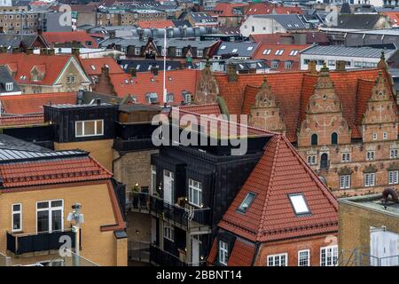 Aalborg, sui tetti. Girato dal tetto del grande magazzino di Sling, situato a: Nytorv 8, 9000 Aalborg, Danimarca. Foto Stock