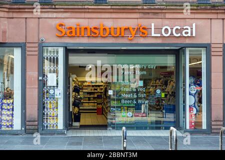 Sainsbury's Local Glasgow, negozio in Argyle Street nel centro della città, Scozia, Regno Unito Foto Stock