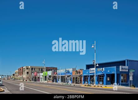 Aziende su Central Ave. Nella zona di Nob Hill di Albuquerque, New Mexico che mostra traffico leggero a causa della pandemica chiusura a chiave. Foto Stock