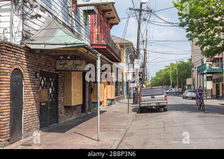 New Orleans, LA/USA - 28/3/2020: Café Negril Ristorante/Bar e Live Music Venue si è imbarcato per il mandato di allontanamento sociale da parte della città di New Orleans Foto Stock