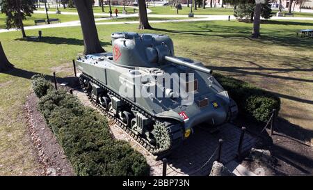 Storico Holly Roller Tank a Victoria Park Londra Ontario. L'Armata canadese Sherman Tank che fu usata fino alla fine della seconda guerra mondiale Foto Stock