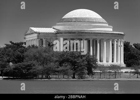 Il pantheon in marmo bianco del Jefferson Memorial sulle rive del bacino del Potomac Tidal a Washington DC Foto Stock