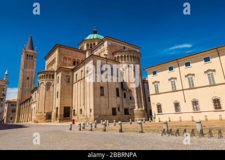 Parma - luglio 2017, Emilia Romagna, Italia: vista del Duomo di Parma dedicata all'Assunzione della Beata Vergine Maria Foto Stock