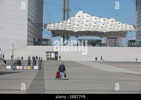 PARIGI, 15° GIORNO, LOCKDOWN PARIGINO Foto Stock