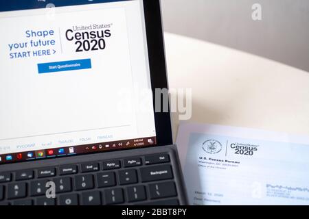 USA Census 2020 Mailing e sito web per il questionario online Foto Stock