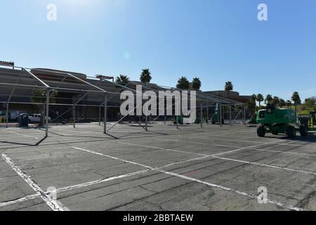 Las Vegas, Stati Uniti. 01st Apr, 2020. Las Vegas costruirà un temporaneo campus di contenimento ospedaliero, un campus di isolamento per i pazienti senza tetto COVID-19 a Las Vegas, Nevada, il 1° aprile 2020. Credito: Damairs carter/Media Punch/Alamy Live News Foto Stock