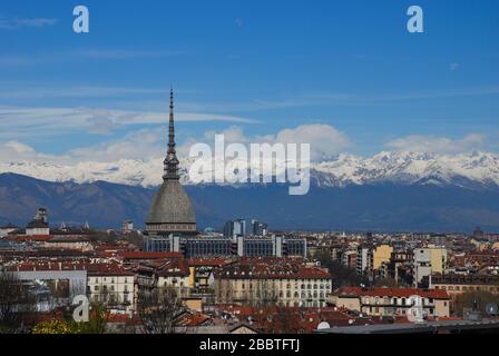 L'iconica guglia di Mole Antonelliana a Torino in Italia Foto Stock