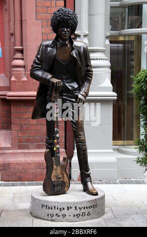 Statua del famoso musicista irlandese Phil Lynott nel centro di Dublino Foto Stock