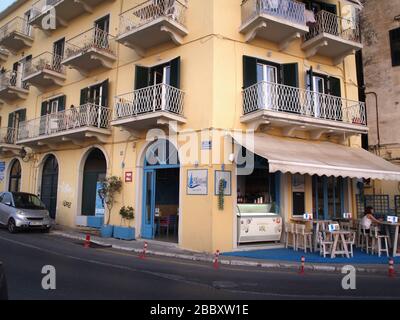 Cafè Bellini - Corfu - Arseniou 49, 49100 Corfu, Kerkira, Grecia. Caffetteria, bar, gelato, gelato Foto Stock