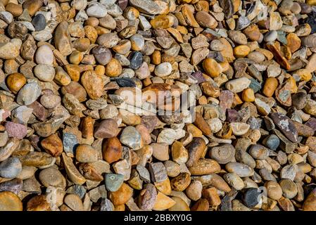 Primo piano di piccole pietre da un mucchio di rocce di ciottoli Foto Stock