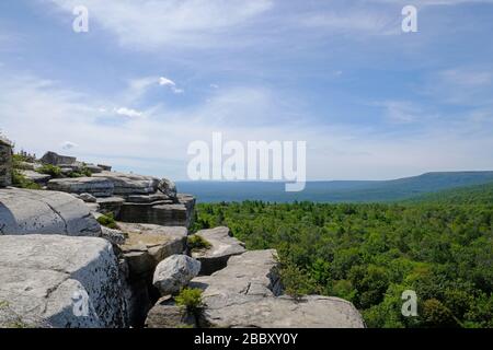 La riserva del Minnewaska state Park, la riserva di Mohonk, il naso di Gertude, la cresta, le formazioni rocciose negli Shawangunks. Hudson Valley, New York. Foto Stock