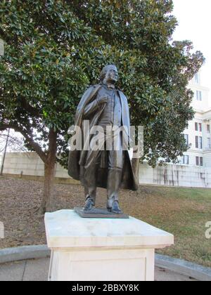 Il presidente Andrew Johnson bronzo statua sulla base del Tennessee state Capitol a Nashville Foto Stock