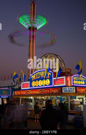 Concessione stand e giro di divertimento di notte, Utah state Fair, Salt Lake City, Utah Foto Stock