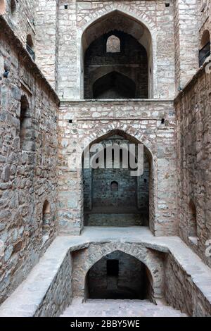 archi a di agrasen ki baoli steppwell a nuova delhi a delhi Foto Stock