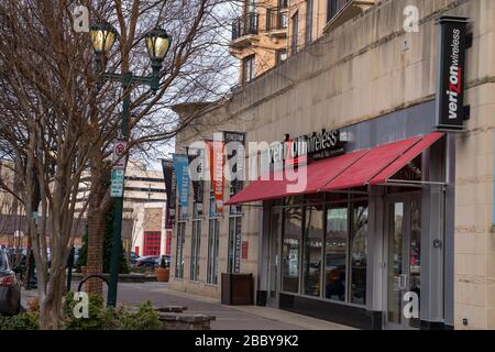 Negozio di punti vendita Verizon Wireless nell'area urbana Foto Stock