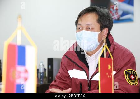 Belgrado, 24 marzo. 2nd Apr, 2020. Peng Zhiqiang, capo del team medico cinese in Serbia, è anche vice direttore dell'Istituto per la prevenzione e il controllo delle malattie infettive del Centro provinciale di Guangdong per il controllo e la prevenzione delle malattie, parla in un'intervista con Xinhua a Belgrado, Serbia, 24 marzo 2020. PER ANDARE CON XINHUA IN PRIMO PIANO DEL 2 APRILE 2020. Credito: Nemanja Cabric/Xinhua/Alamy Live News Foto Stock