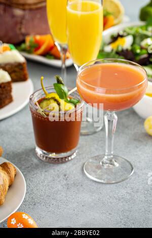 Cocktail rinfrescanti per il brunch pasquale Foto Stock