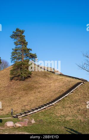 Colline di Kernave, Lituania, patrimonio mondiale dell'UNESCO, è stata una capitale medievale del Granducato di Lituania, attrazione turistica e sito archeologico Foto Stock