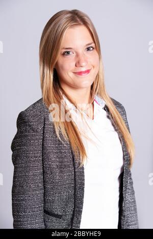 Immagine di applicazione di una giovane donna bionda Foto Stock