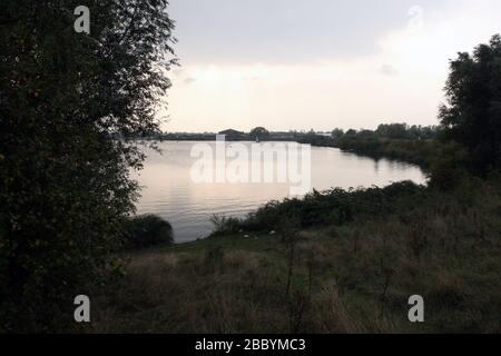 Vista generale sul lago. Fairlop Waters Country Park, Fairlop Foto Stock