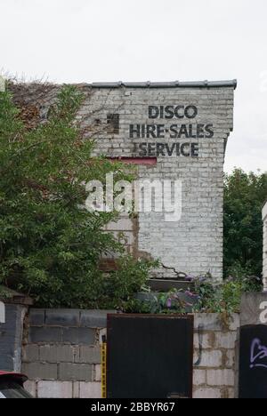 Disuso Vacant Building su Birkbeck Road, East Acton, Londra, W3 Foto Stock