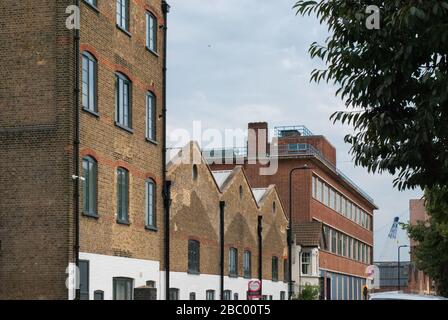 Edifici su Stanley Gardens, East Acton, Londra, W3 Foto Stock