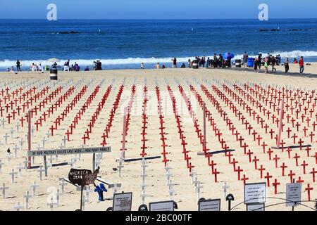 SANTA MONICA, STATI UNITI d'AMERICA - 6 APRILE 2014: COMMEMORAZIONE militare US accadendo a Santa Monica, California. A partire dal 2012 più di 7 milioni di visitatori Foto Stock