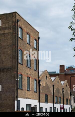 Edifici su Stanley Gardens, East Acton, Londra, W3 Foto Stock