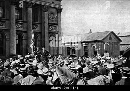 Winston Churchill è eletto membro del Parlamento per Oldham, Lancashire nelle elezioni del 1900. Foto Stock