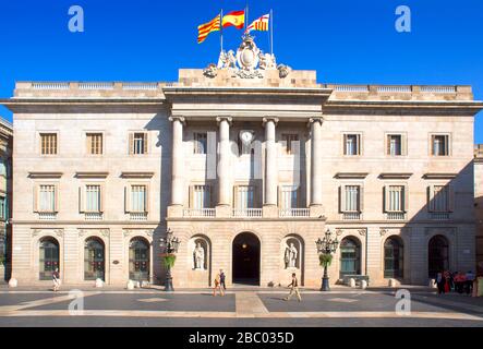 BARCELLONA, SPAGNA - 10 LUGLIO: Una veduta del Municipio di Barcellona il 10 luglio 2015 a Barcellona, Spagna. Questo edificio storico si affaccia sul Palau de la GE Foto Stock