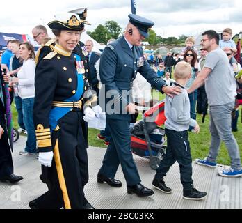 Festa delle forze armate a Stirling il modo in cui il giovane Royalty venire attraverso fotografato da Alan Peebles Foto Stock