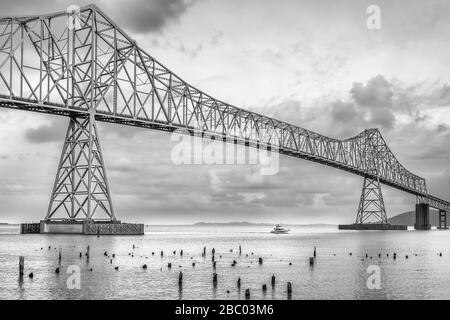 Ponte Astoria-Megler che attraversa il fiume Columba in Oregon Foto Stock