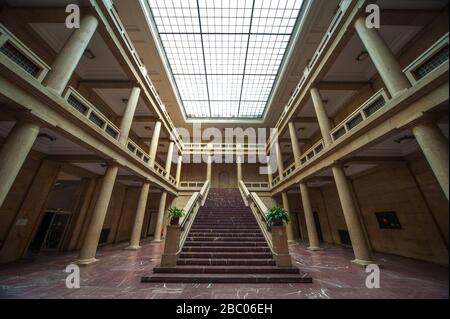 Foyer nell'edificio dell'Università di Musica e Teatro Monaco di Baviera a Arcisstraße 12 (ex Führerbau) nel Maxvorstadt di Monaco. [traduzione automatizzata] Foto Stock