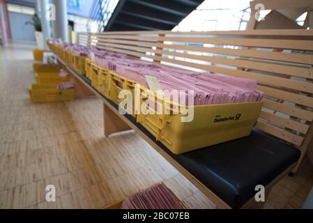 Giornata delle elezioni locali nella Würmtal. I documenti di voto postali sono pronti per il conteggio in Planegg. [traduzione automatica] Foto Stock