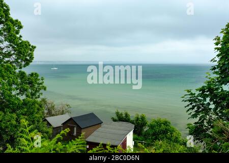 Calda giornata estiva a Middle Beach a Studland Bay, appena fuori dal porto di Poole a Dorset, Regno Unito Foto Stock