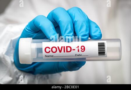 Test con tampone Covid-19. Foto Stock