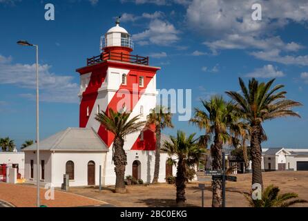 ‘mSud Africa, Città del Capo, Mouille Point, Green Point, faro rosso e bianco, minnie calante Foto Stock