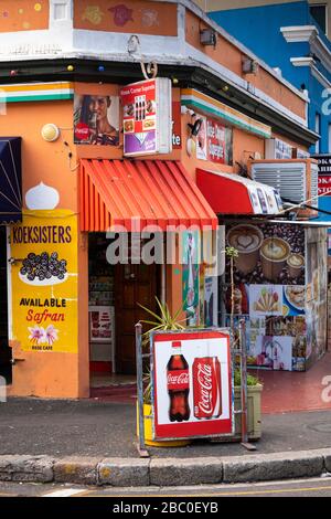 Sud Africa, Città del Capo, Schotsche Knof, Bo Kaap, Wale St, Rose Corner Supplies Moslem di proprietà negozio d'angolo Foto Stock