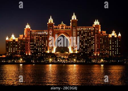 Serata al Palm Atlantis Resort, un resort di lusso a Palm Jumeirah, Dubai, Emirati Arabi Uniti. Foto Stock