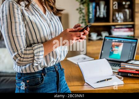 Lavorando da casa Pics Alan Peebles Foto Stock