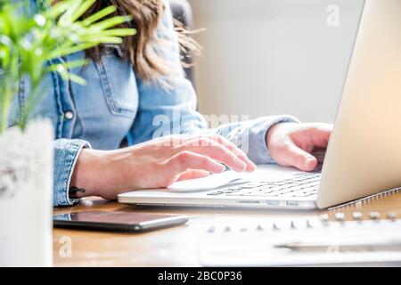 Lavorando da casa Pics Alan Peebles Foto Stock